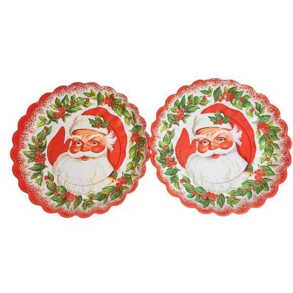 2 VINTAGE CHRISTMAS PLASTIC CHRISTMAS PLATES SANTA CLAUS COOKIE TRAY KITSCH - Picture 1 of 5